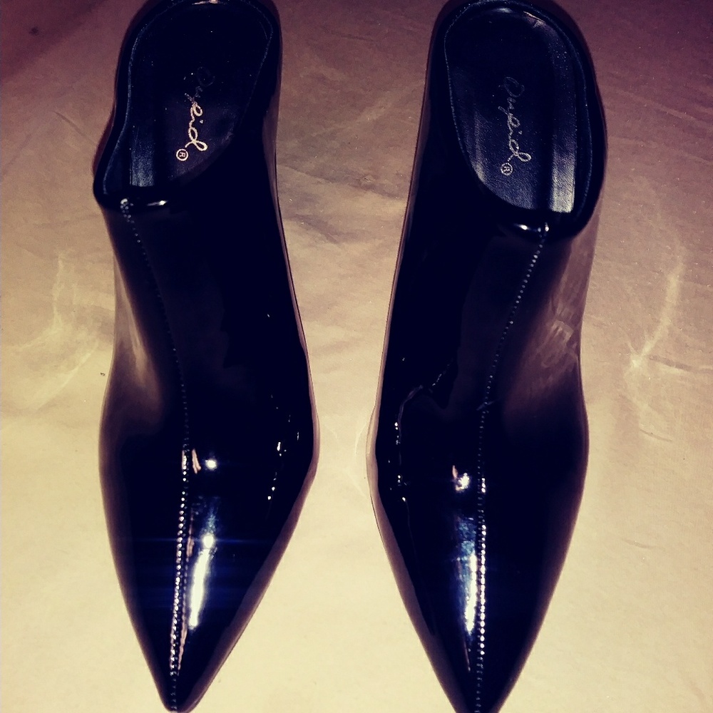 Black patent leather mule shoes